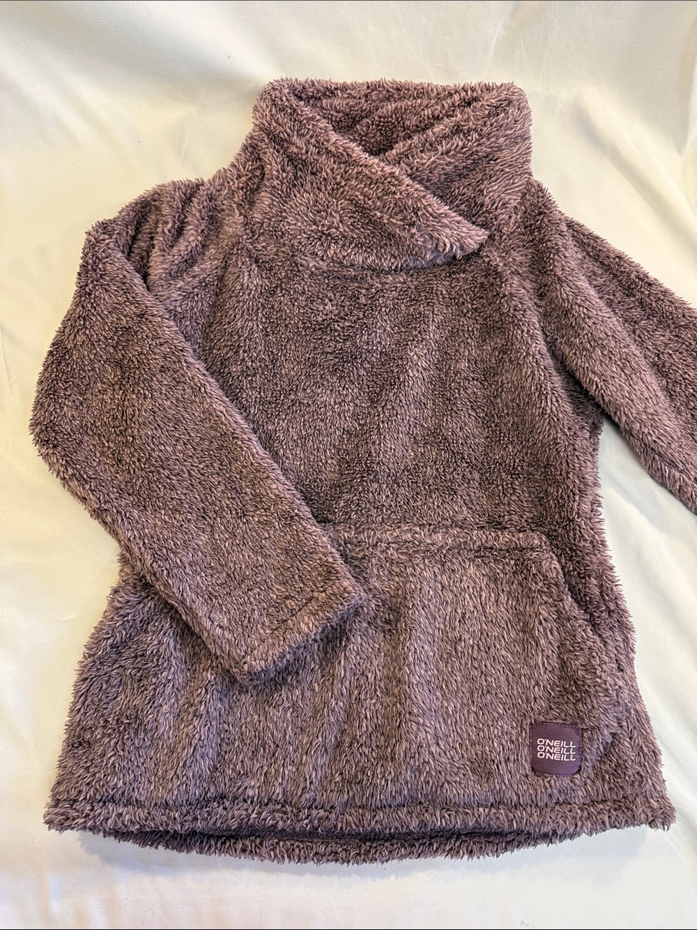 ⭐️ O'Neill - pullover plush sherpa fleece sweater with kangaroo pocket. Size M